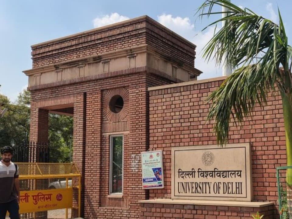 दिल्ली विश्वविद्यालय के कामकाज में बढ़ेगा हिंदी का प्रयोग, कुलसचिव ने जारी किए सख्त निर्देश