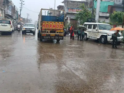 भरतपुर में बारिश से मौसम हुआ सुहाना, उमस भरी गर्मी से लोगों को मिली बड़ी राहत