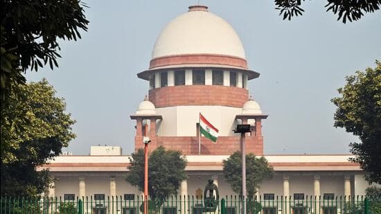 दिल्ली गोल्फ़ क्लब में धरोहरों पर चूना पोतने पर सुप्रीम कोर्ट सख्त, आगा ख़ान ट्रस्ट को दी चेतावनी
