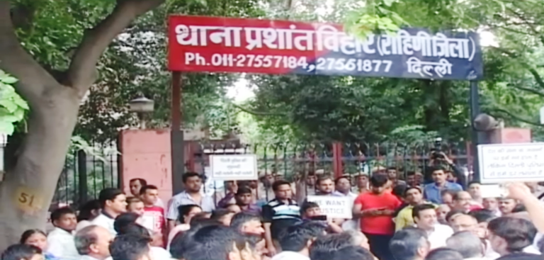 प्रशांत विहार में कारोबारी की पिटाई के खिलाफ प्रदर्शन
