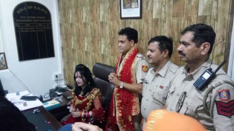 राधे माँ को पुलिस स्टेशन में मिला विशेष उपचार