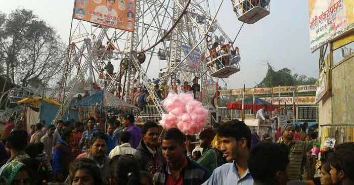 अशोक विहार फेज वन के भव्य मेले में आ रही है भारी भीड़