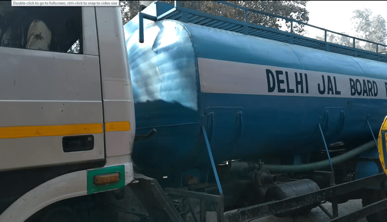 जल बोर्ड कर्मचारियों के वेतन को लेकर प्रदर्शन