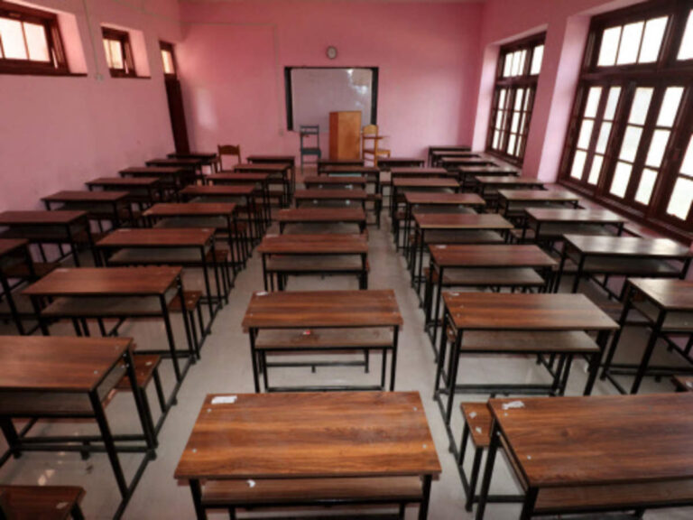 पंजाब और गुजरात के बाद दिल्ली में भी खुले स्कूल