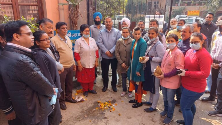 शिवचरण गोयल ने मानसरोवर गार्डन में  किया सीवर लाईन का उद्घाटन