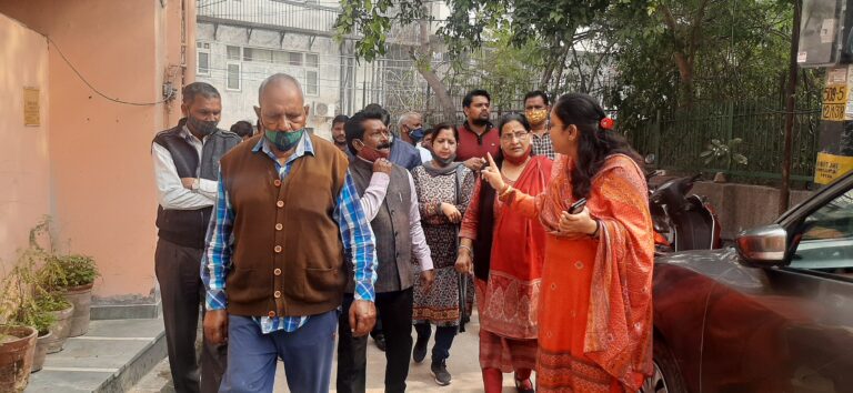 निगम पार्षद मंजू खंडेलवाल का आप के कार्यकर्ताओं ने किया घेराव