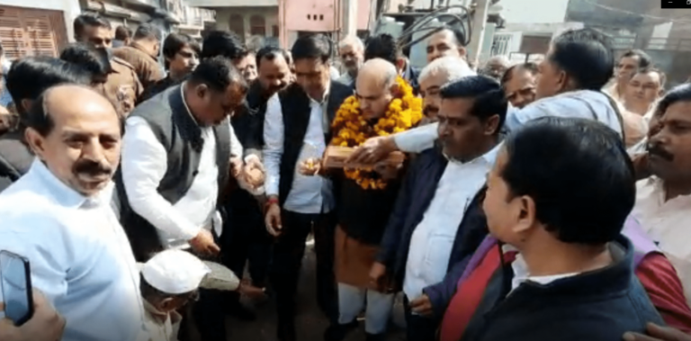 कैबिनेट मंत्री ने किया गांव का दौरा, पानी कि समस्या का किया समाधान