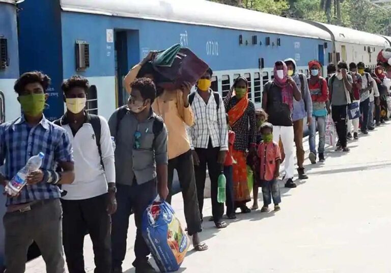 दिल्ली- कोरोना चलते ट्रेने हुई कम, किराया हुआ ज्यादा