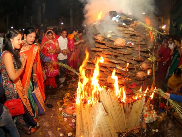 जानिए आखिर कब करे होलिका दहन, क्या है मुहुर्त का समय ?