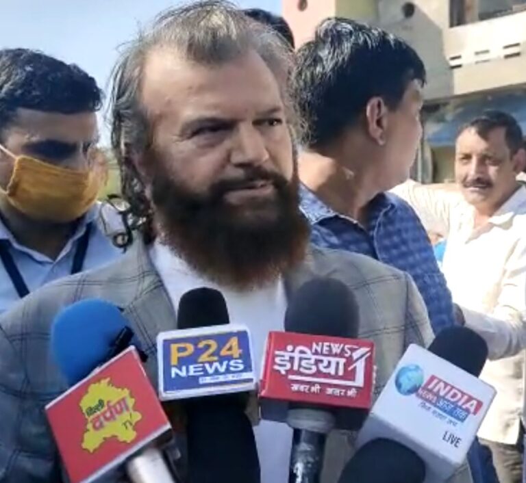महिलाओं के सम्मान समारोह में पहुँचे सांसद हंसराज हंस
