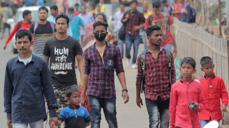दिल्ली में पकड़ी कोरोना ने फिर से रफ्तार
