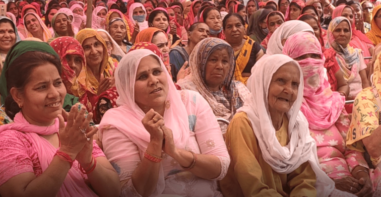 वार्ड-31N में आयोजित महिलाओं के सम्मान समारोह में पहुँचे आदेश गुप्ता