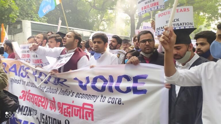 दिल्ली: NSUI ने बेरोजगारी के मसले पर किया विरोध प्रदर्शन, पुलिस ने किया लाठीचार्ज