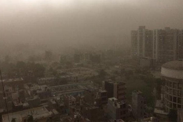 आज भी दिल्ली में मिलेगी लू से राहत छाए रहेंगे बादल और धूल भरी अंधी
