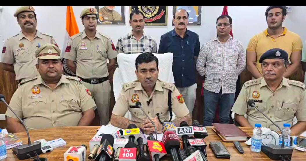   Rohini – NE पुलिस ने जब्त किये 150 से ज्यादा मोबाइल , क्या इनका सम्बन्ध आतंकी और आपराधिक घटनाओं से हैं ? 