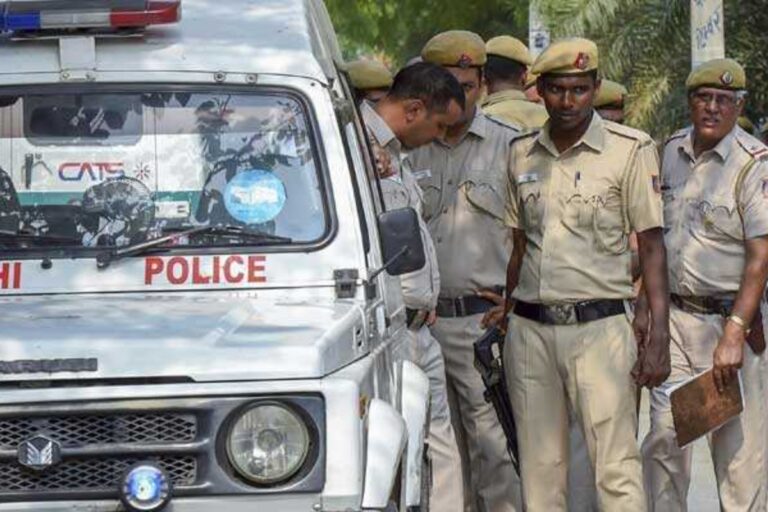 दिल्ली में 20 रुपये के विवाद में पत्नी की हत्या, पति ने ट्रेन के सामने की आत्महत्या