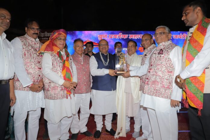 दिल्ली में पहला भव्य ‘अग्रसेन मेला’ — समाज की एकता का संदेश, रेखा गुप्ता को मिला ‘अग्रशिरोमणि सम्मान’