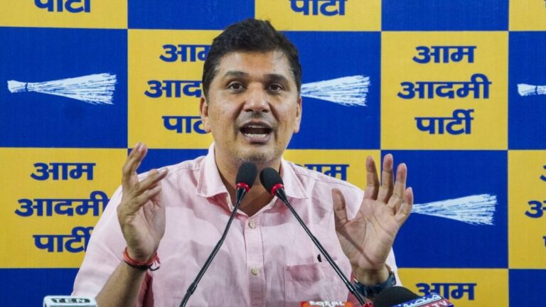 Saurabh Bharadwaj पर शिकंजा: दिल्ली में तीन AAP नेताओं के खिलाफ FIR दर्ज