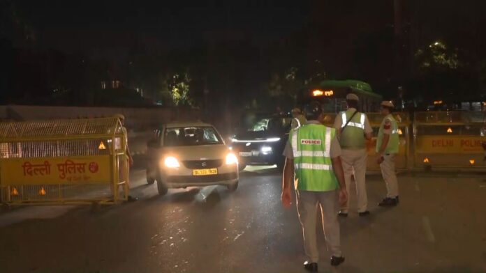 New Year Eve पर ट्रैफिक सख्त, दिल्ली पुलिस ने 868 चालान काटकर दिखाई सख्ती