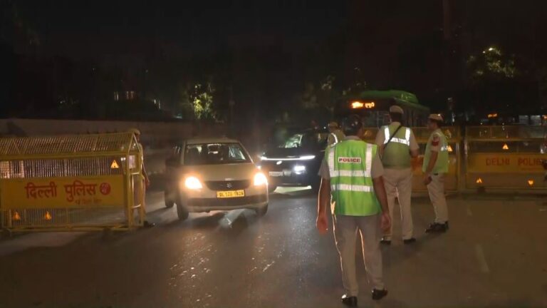 New Year Eve पर ट्रैफिक सख्त, दिल्ली पुलिस ने 868 चालान काटकर दिखाई सख्ती