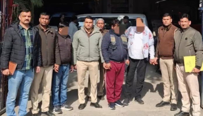 दिल्ली में इंटर-स्टेट ऑटो चोर गैंग पर शिकंजा, 3 बदमाश काबू