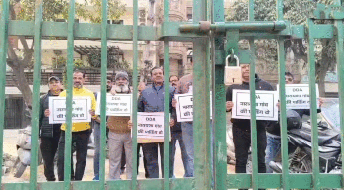 दिल्ली के नारायणा गांव में पार्किंग संकट गहराया, DDA की दीवार से बढ़ी परेशानी