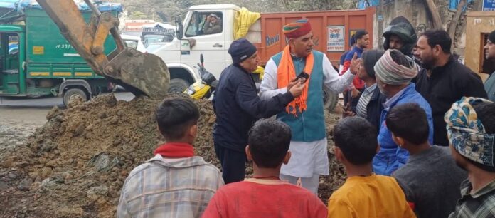 जागरूक जनता-सक्रिय जनप्रतिनिधि: जब जनता बनी विधायक की ‘आंख और कान’, तो मिनटों में सुधरी तिमारपुर की व्यवस्था