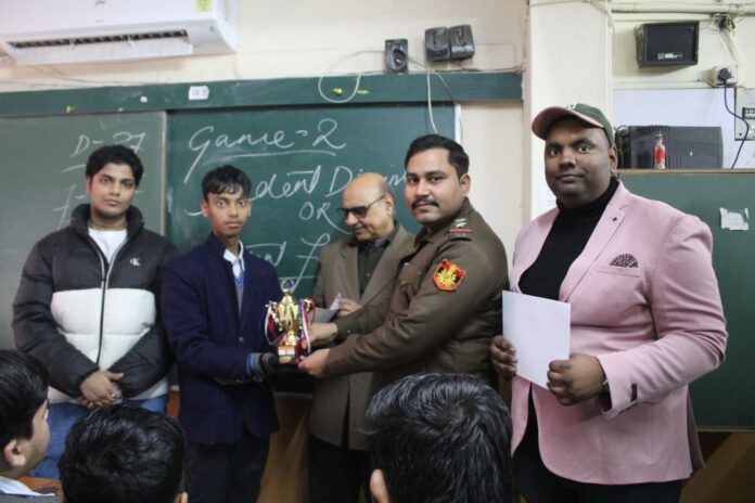 मेहरौली के सेंट जॉन्स स्कूल में नागरिक जागरूकता कार्यक्रम: खेल-खेल में सीखीं लोकतंत्र की बारीकियां