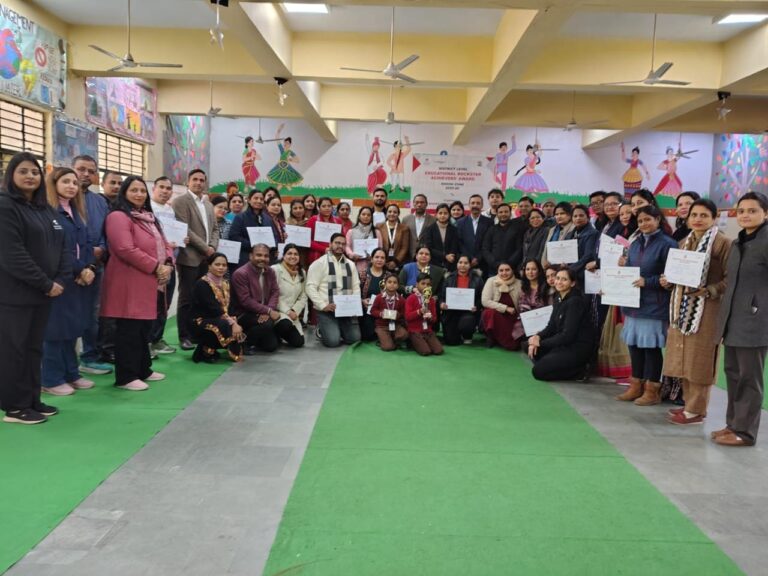 शिक्षकों की रचनात्मकता को मिला सम्मान: रोहिणी ज़ोन में ‘एजुकेशन रॉकस्टार अचीवर्स अवार्ड’ का आयोजन