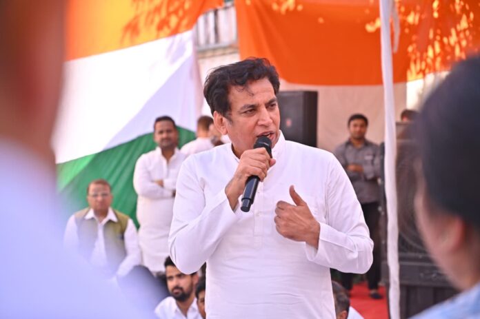 Bharatiya Janata Party की ‘वॉशिंग मशीन’ पर तंज: Arvind Kejriwal के बरी होते ही कांग्रेस प्रदेश अध्यक्ष का तीखा हमला