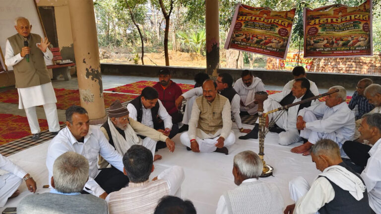 सर्किल रेट बढ़ाओ या आंदोलन झेलो! मदनपुर डबास महापंचायत में फूटा दिल्ली के किसानों का गुस्सा, ₹10 करोड़ प्रति एकड़ मुआवजे की मांग