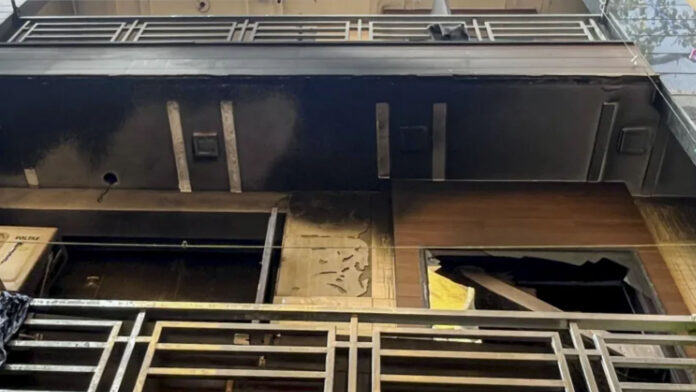 दिल्ली के मजलिस पार्क में आग लगने के बाद सिलेंडर ब्लास्ट, दमकलकर्मी और पुलिसकर्मी समेत 13 घायल