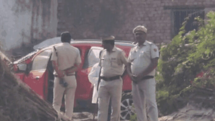 दहेज प्रताड़ना का आरोप, दिल्ली में मेकअप आर्टिस्ट ने की आत्महत्या, पति हिरासत में