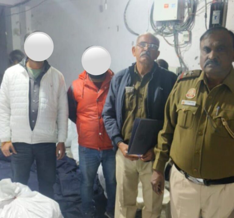 लॉरेंस रोड पर नकली ब्रांडेड जींस बनाने वाली फैक्ट्रियों का भंडाफोड़, 4 गिरफ्तार-DIU उत्तर-पश्चिम जिला पुलिस की बड़ी कार्रवाई