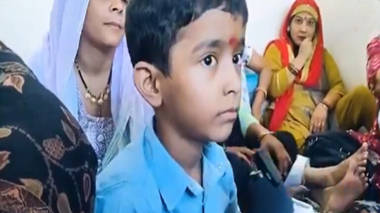 ‘रेखा गुप्ता’ के गढ़ में बच्चे ने खोली पोल! सौरभ भारद्वाज ने शेयर किया वीडियो, बोले— “अब Gen Z के बाद वाले भी भाजपा से नहीं डरते”
