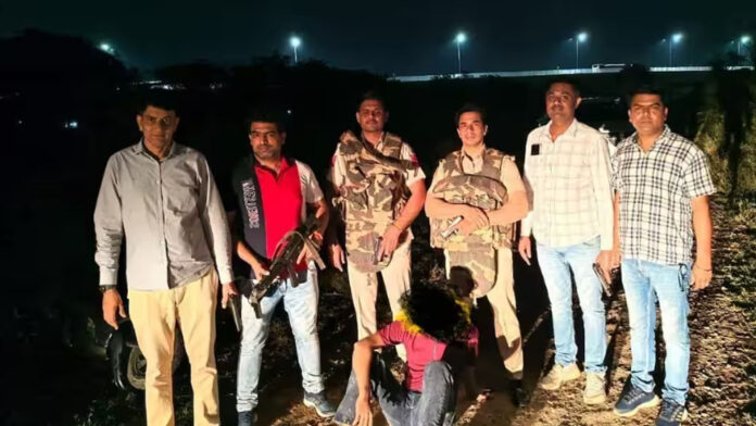 द्वारका में 'डबल एनकाउंटर': 15 मिनट में मर्डर और चाकूबाजी करने वाले दो खूंखार अपराधी ढेर; पुलिस की बुलेटप्रूफ जैकेट पर लगी गोली