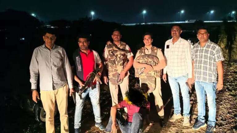 द्वारका में ‘डबल एनकाउंटर’: 15 मिनट में मर्डर और चाकूबाजी करने वाले दो खूंखार अपराधी ढेर; पुलिस की बुलेटप्रूफ जैकेट पर लगी गोली