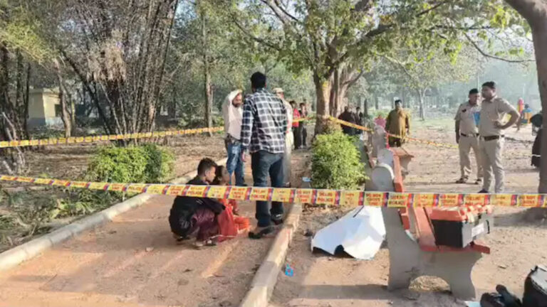खौफनाक: उस्मानपुर थाने के ठीक सामने 18 साल के युवक की चाकू मारकर हत्या; DDA पार्क में खून से लथपथ मिला ज़ैद का शव