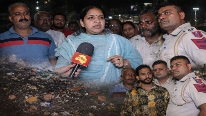 वज़ीरपुर जेजे कॉलोनी: विधायक की 'मिडनाइट रेड' से मचा हड़कंप, बदहाल पार्कों में दिखा 'नशे का साम्राज्य'