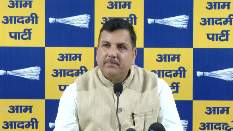 अदालत पर CM रेखा गुप्ता की टिप्पणी से मचा बवाल: संजय सिंह ने मांगा इस्तीफा; ‘कोर्ट सेटिंग’ बयान पर SC से कार्रवाई की गुहार