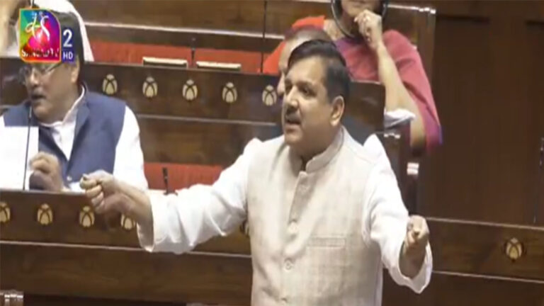 पालम अग्निकांड पर संजय सिंह का दिल दहला देने वाला खुलासा: “मां-बेटी के शव अलग नहीं हो सके, यह मौत नहीं ‘सरकारी हत्या’ है”