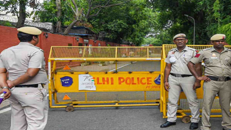 मंगोलपुरी मर्डर मिस्ट्री: बेड बॉक्स के अंदर मिली महिला की लाश; गले पर निशान और माथे पर चोट, पुलिस ने 3 आरोपियों को दबोचा