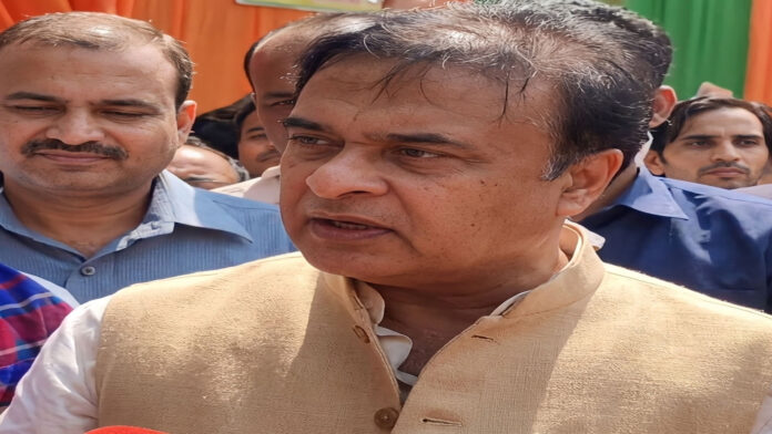 'गौ मांस' पर घमासान: AAP ने वीडियो शेयर कर हिमंता सरमा को घेरा; BJP के 'पोस्टर बॉय' पर लगाया दोहरा मापदंड अपनाने का आरोप