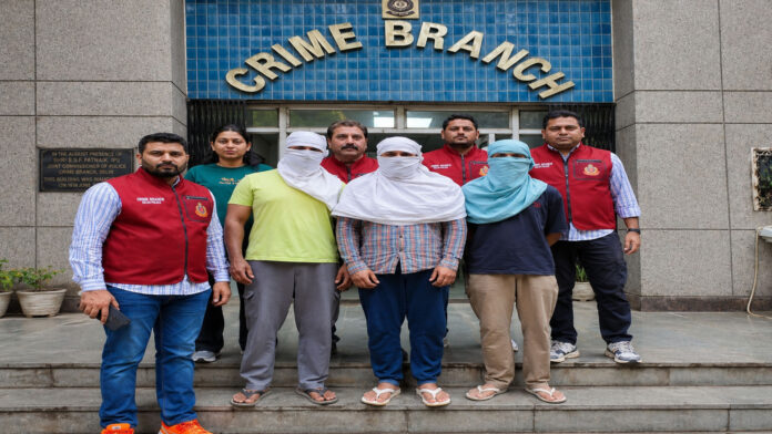 दिल्ली क्राइम ब्रांच का बड़ा खुलासा: विदेश में नौकरी के नाम पर ठगी करने वाले गिरोह का भंडाफोड़, 3 गिरफ्तार; विदेशों में नौकरी दिलाने के नाम पर करते थे करोड़ों की हेराफेरी