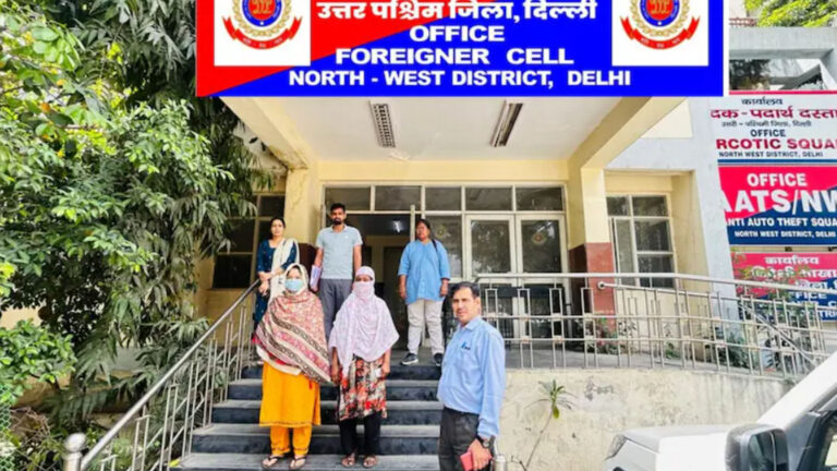 दिल्ली में ‘मेड’ बनकर रह रही थीं बांग्लादेशी घुसपैठिए: शालीमार बाग में 2 महिलाएं गिरफ्तार; मोबाइल में मिला प्रतिबंधित ऐप और विदेशी ID