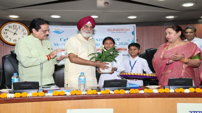 MCD की 'डिजिटल' उड़ान: महापौर राजा इकबाल सिंह ने लॉन्च किया वेब ऐप; 500 छात्रों के खाते में सीधे भेजी छात्रवृत्ति