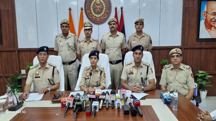 अशोक विहार: पुलिस की बुलेटप्रूफ जैकेट पर लगी गोली, एनकाउंटर के बाद हत्या का मुख्य आरोपी गिरफ्तार