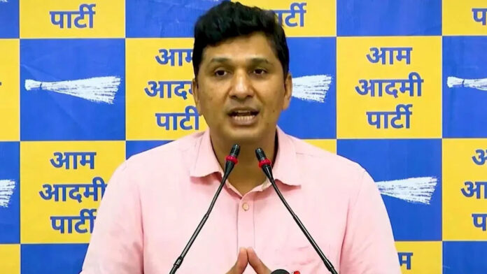 'आप' में बड़ी दरार? राघव चड्ढा को Z+ सिक्योरिटी पर सौरभ भारद्वाज का बड़ा दावा— 