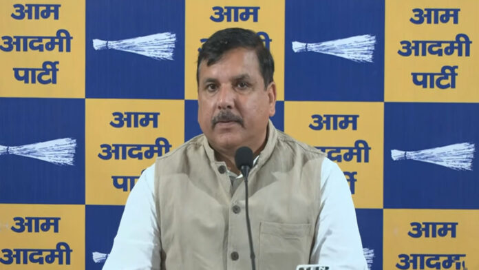 संजय सिंह का BJP पर हमला: गुजरात में AAP का सोशल मीडिया पेज सस्पेंड, राज्यसभा सांसदों की 'टूट' को बताया गैर-संवैधानिक