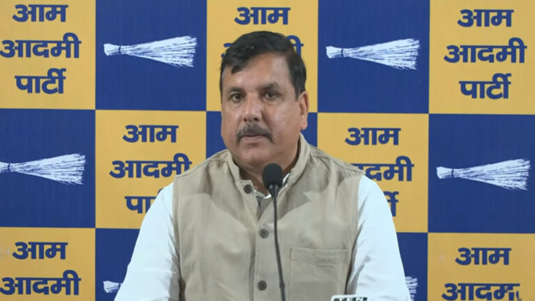 संजय सिंह का BJP पर हमला: गुजरात में AAP का सोशल मीडिया पेज सस्पेंड, राज्यसभा सांसदों की ‘टूट’ को बताया गैर-संवैधानिक